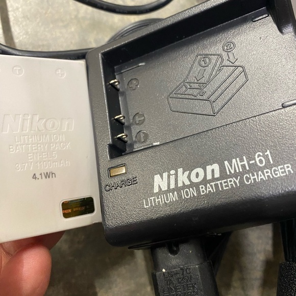 Nikon coolpik P90 digital camera with/ battery , charger and manual. - Picture 15 of 17